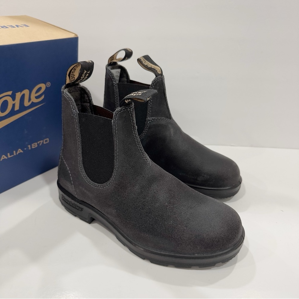 Blundstone 1910 Women’s Suede Leather Chelsea Ankle Boots